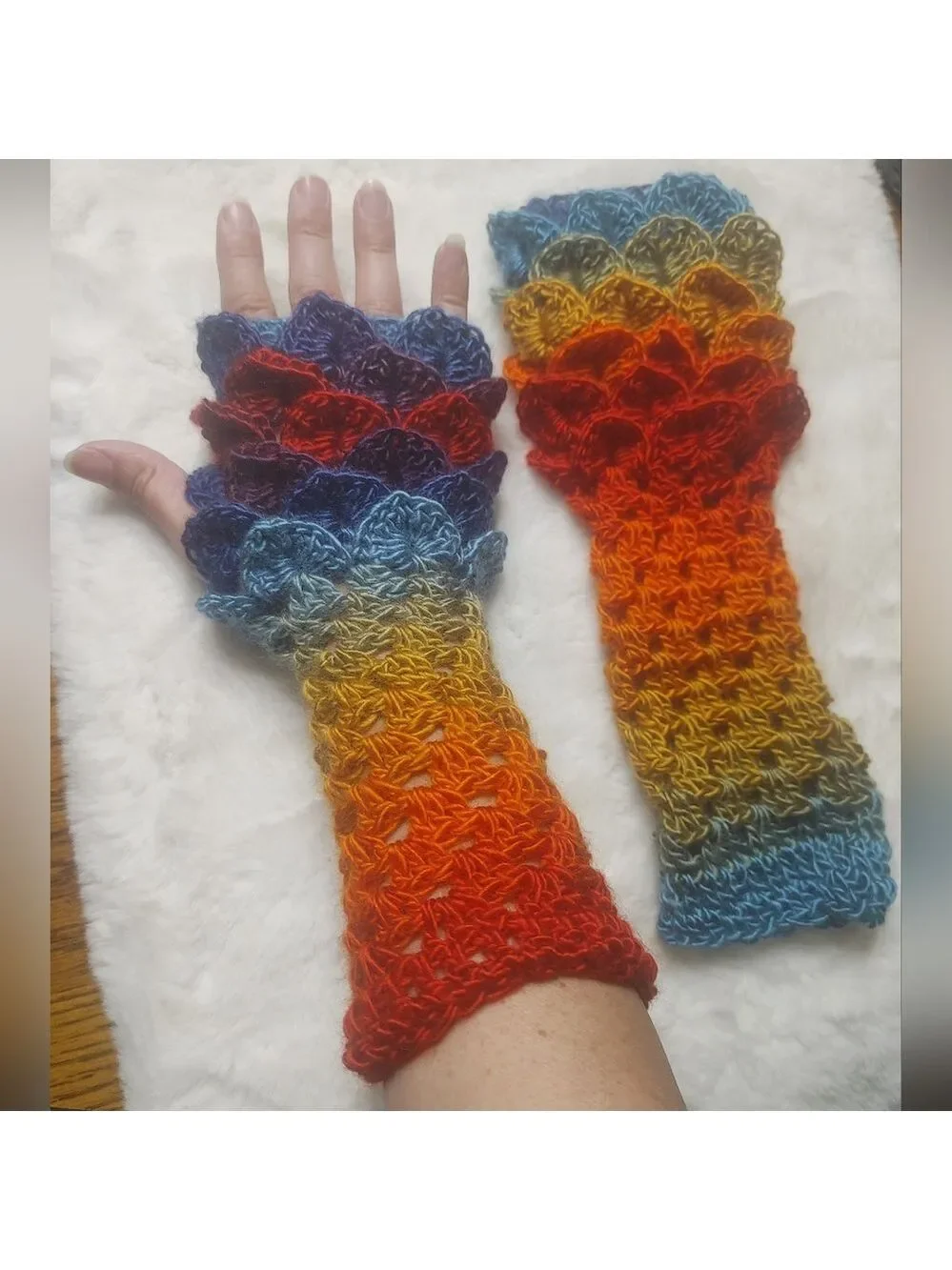 Just in! Handmade Dragonscale Fingerless Texting Gloves Bright Beautiful Rainbow